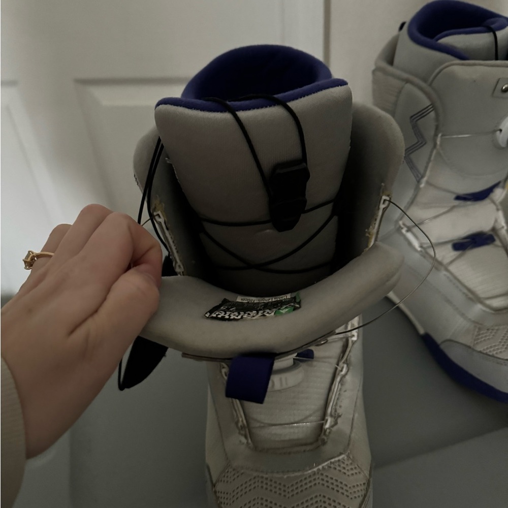 Stylish Women's Winter Boots - Gray and Blue - Picture 2 of 6